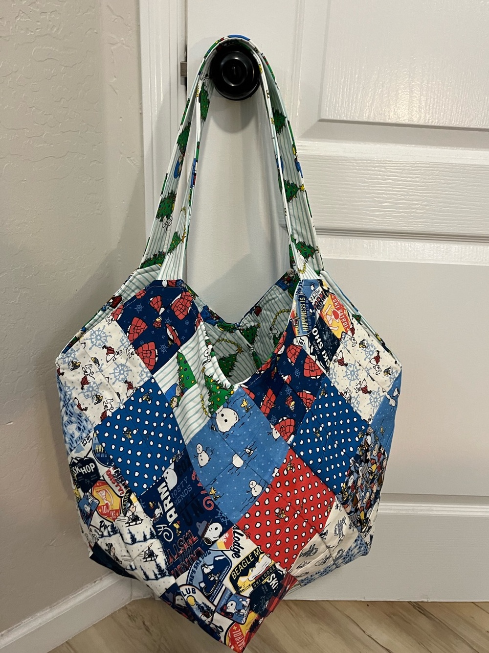 Peanuts and Snoopy Mondo Tote Bag. New. Tote Quilted